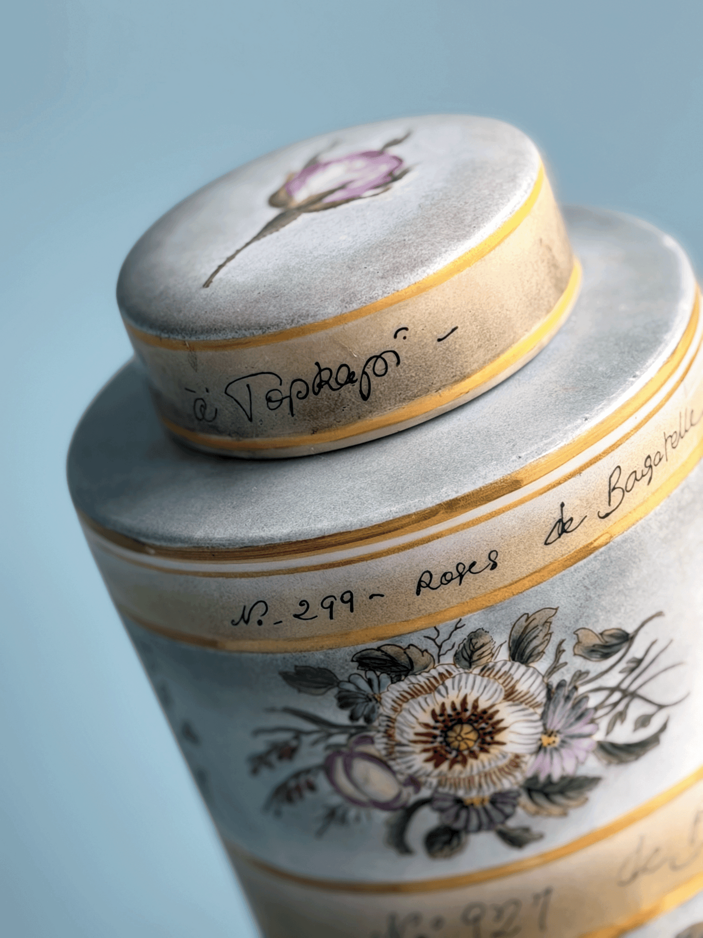 "Roses de Bagatelle" Apothecary Jar