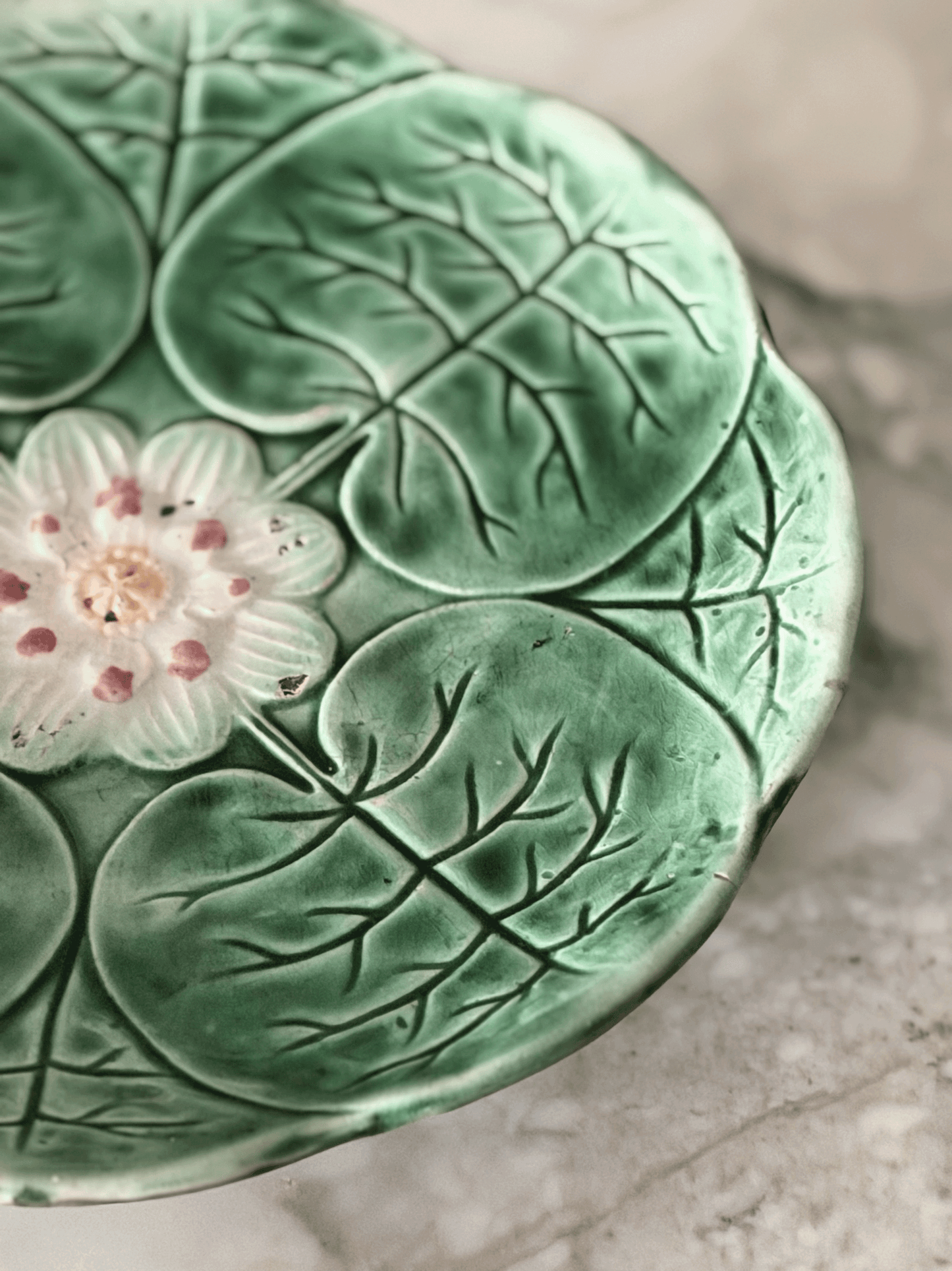 Majolica Waterlily Cake Stand