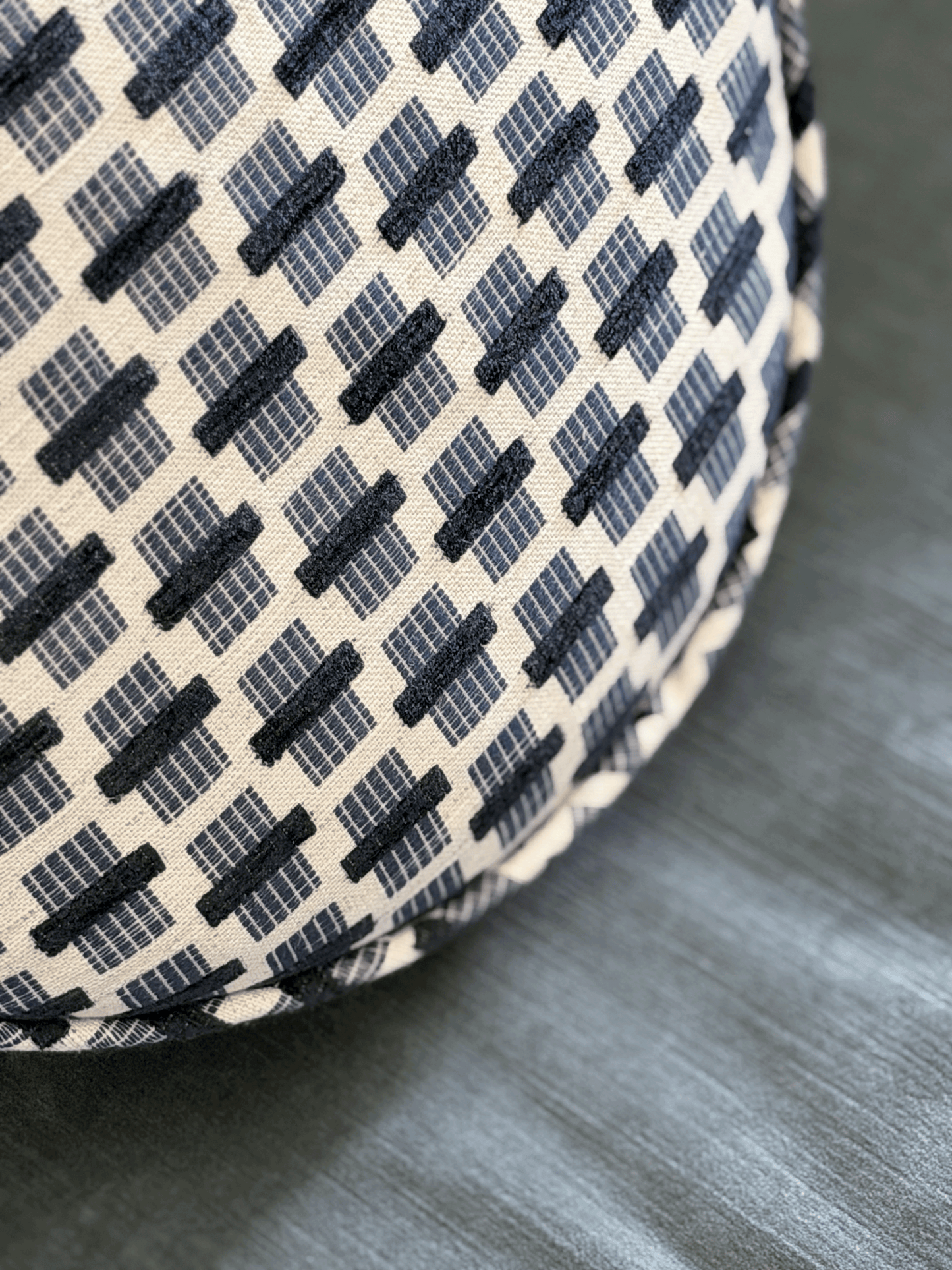 Geometric, Indigo – Round Throw Pillow