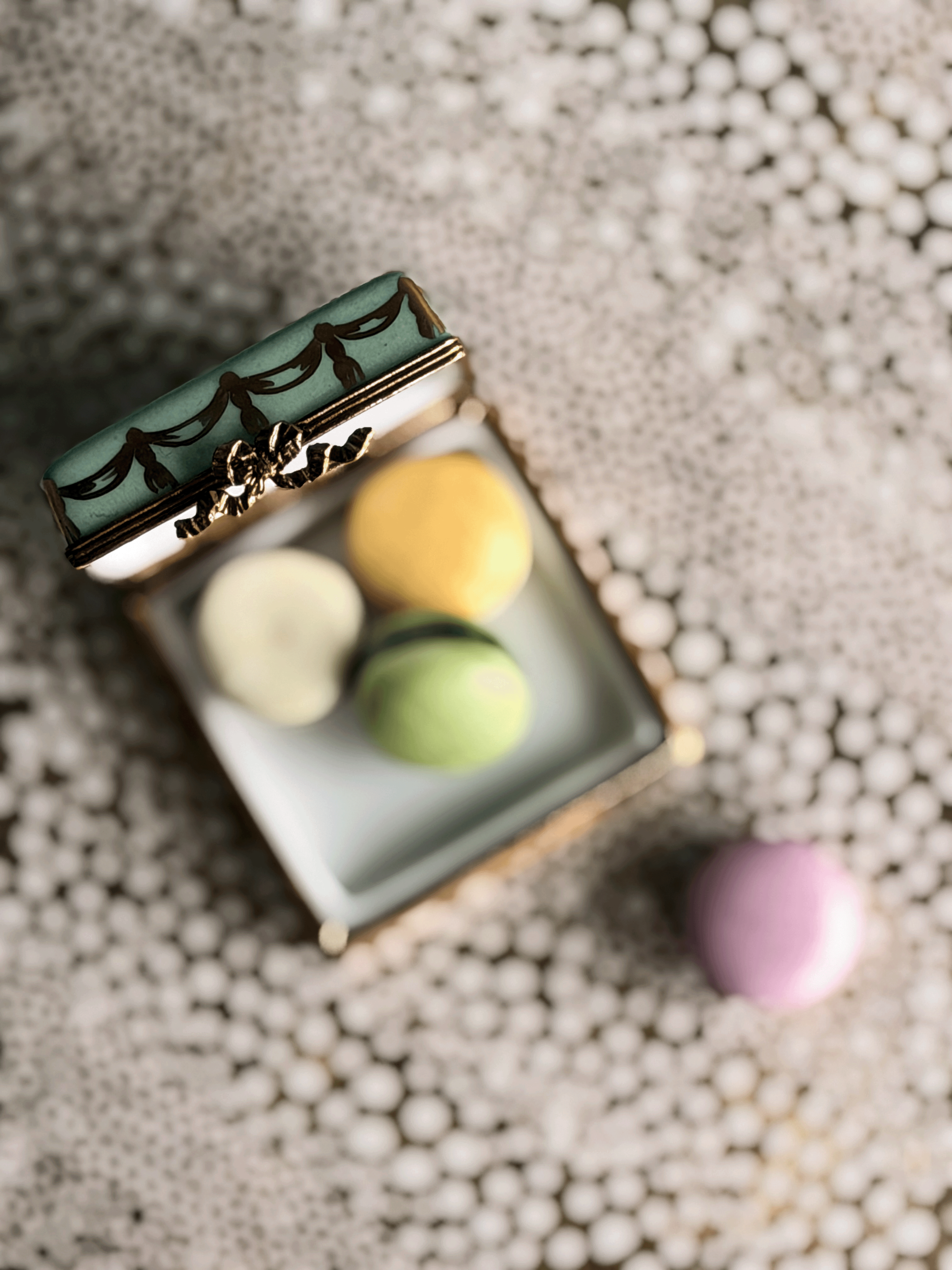 Macarons de Paris Limoges Box