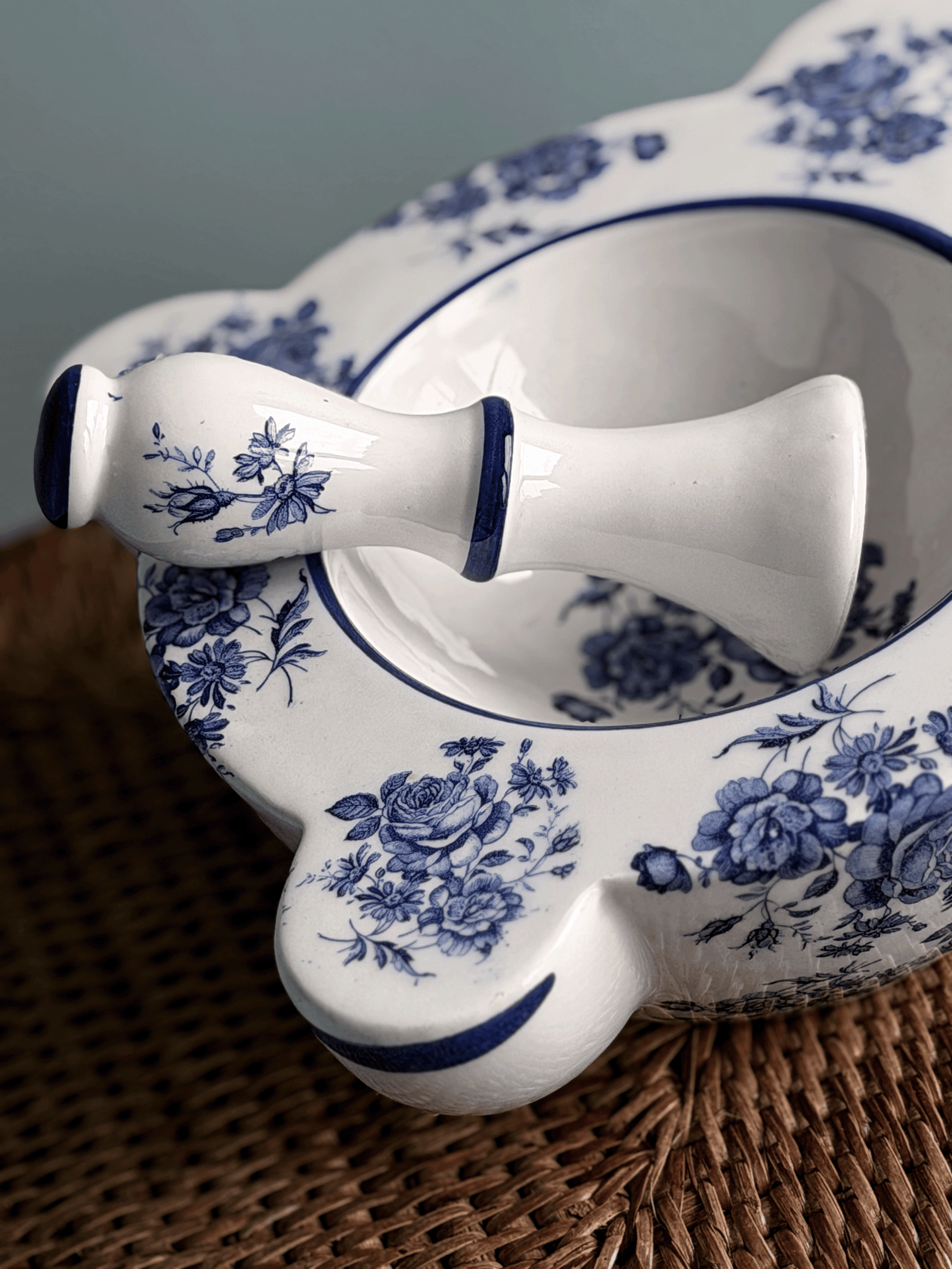 "CAL Delfts" Floral Faience Mortar & Pestle
