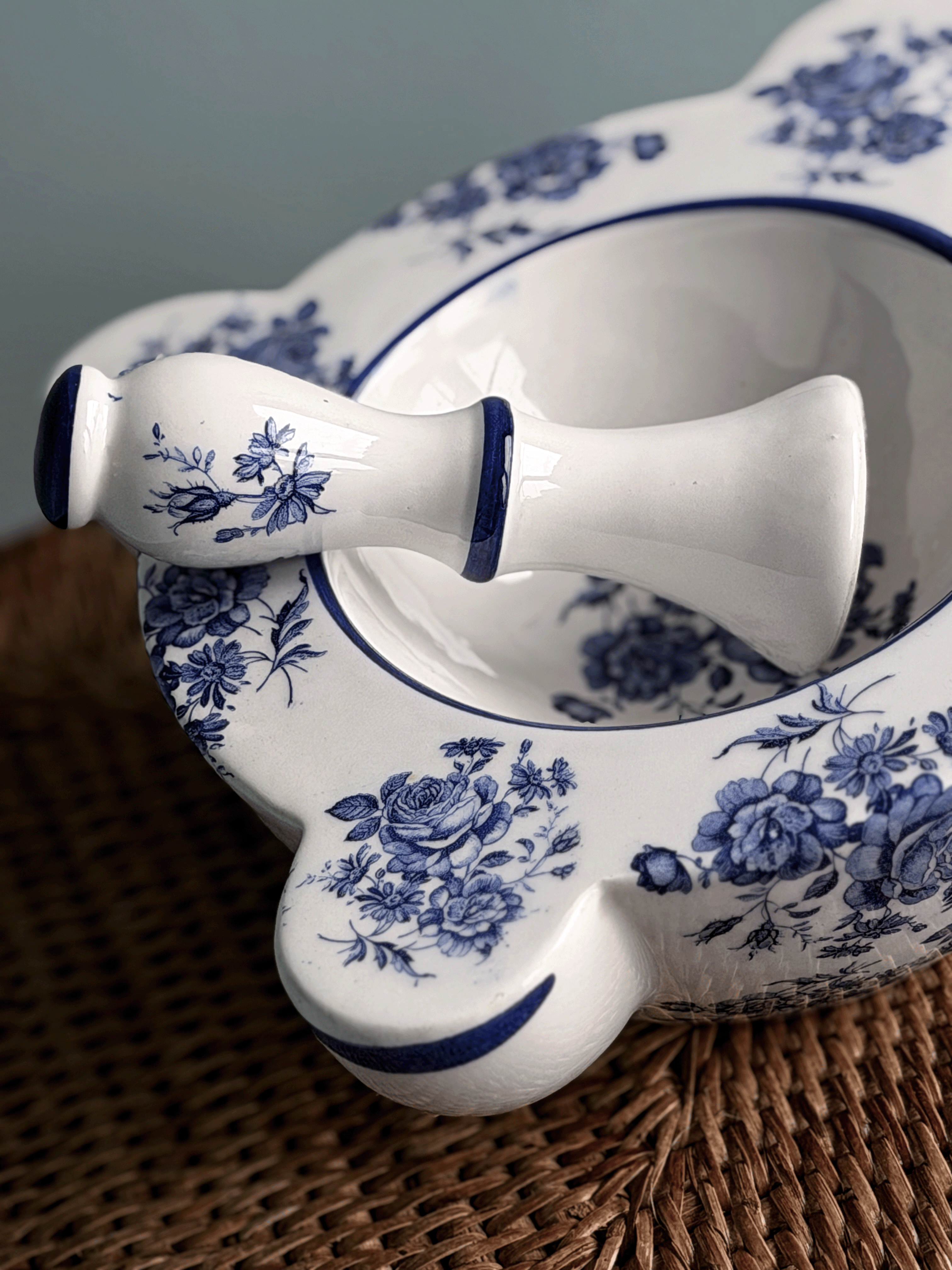 "CAL Delfts" Floral Faience Mortar & Pestle