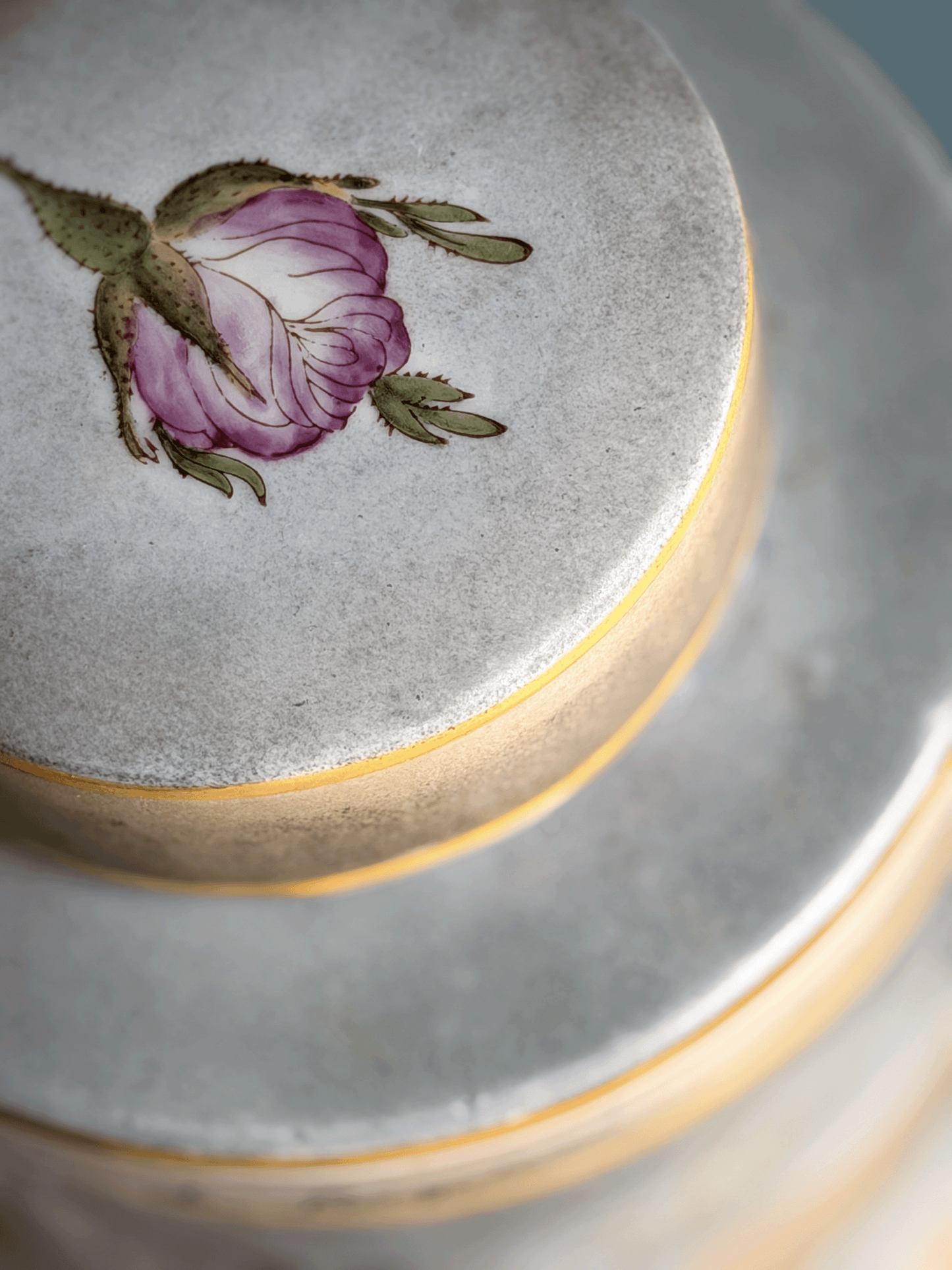 "Roses de Bagatelle" Apothecary Jar