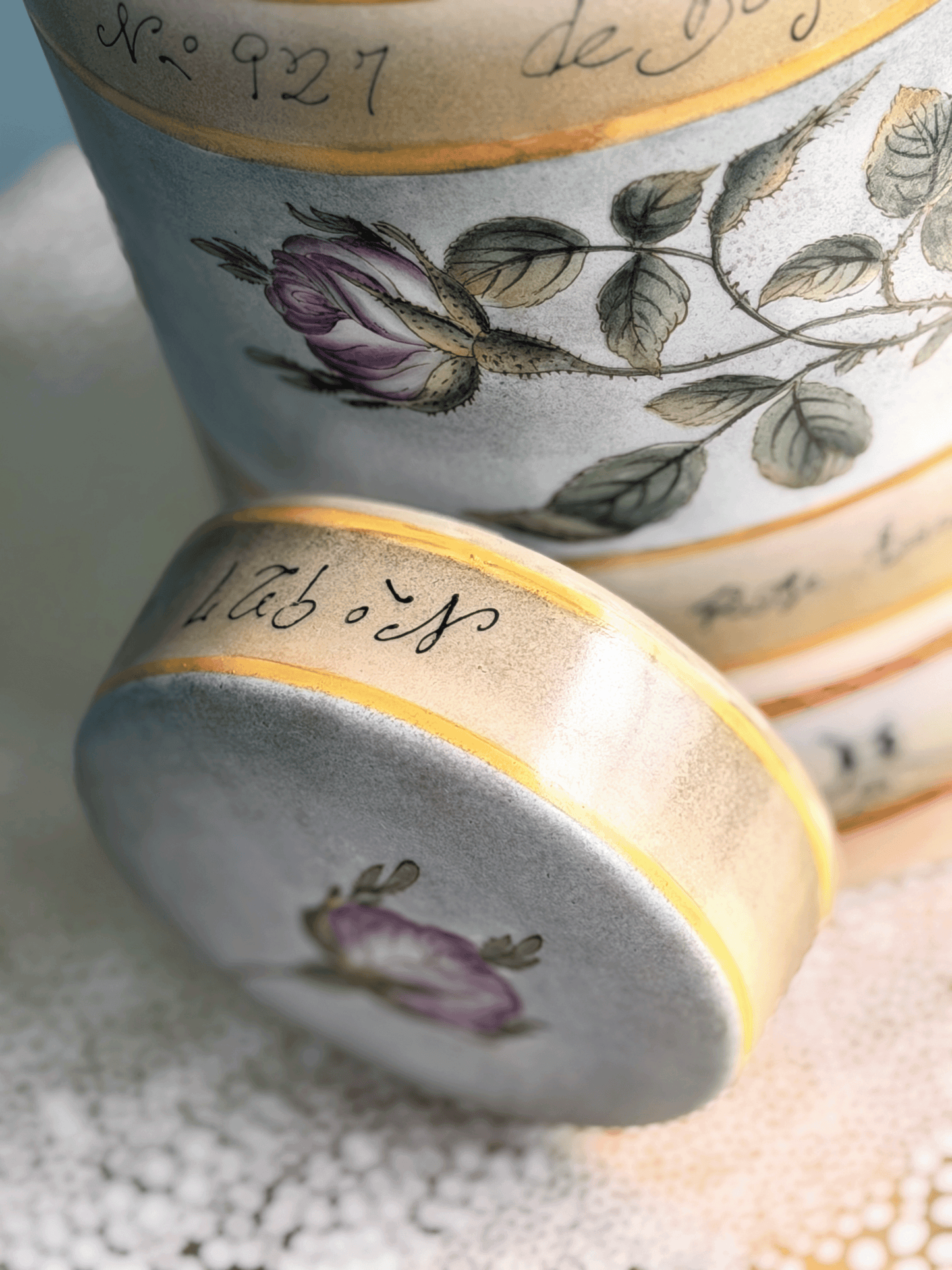"Roses de Bagatelle" Apothecary Jar