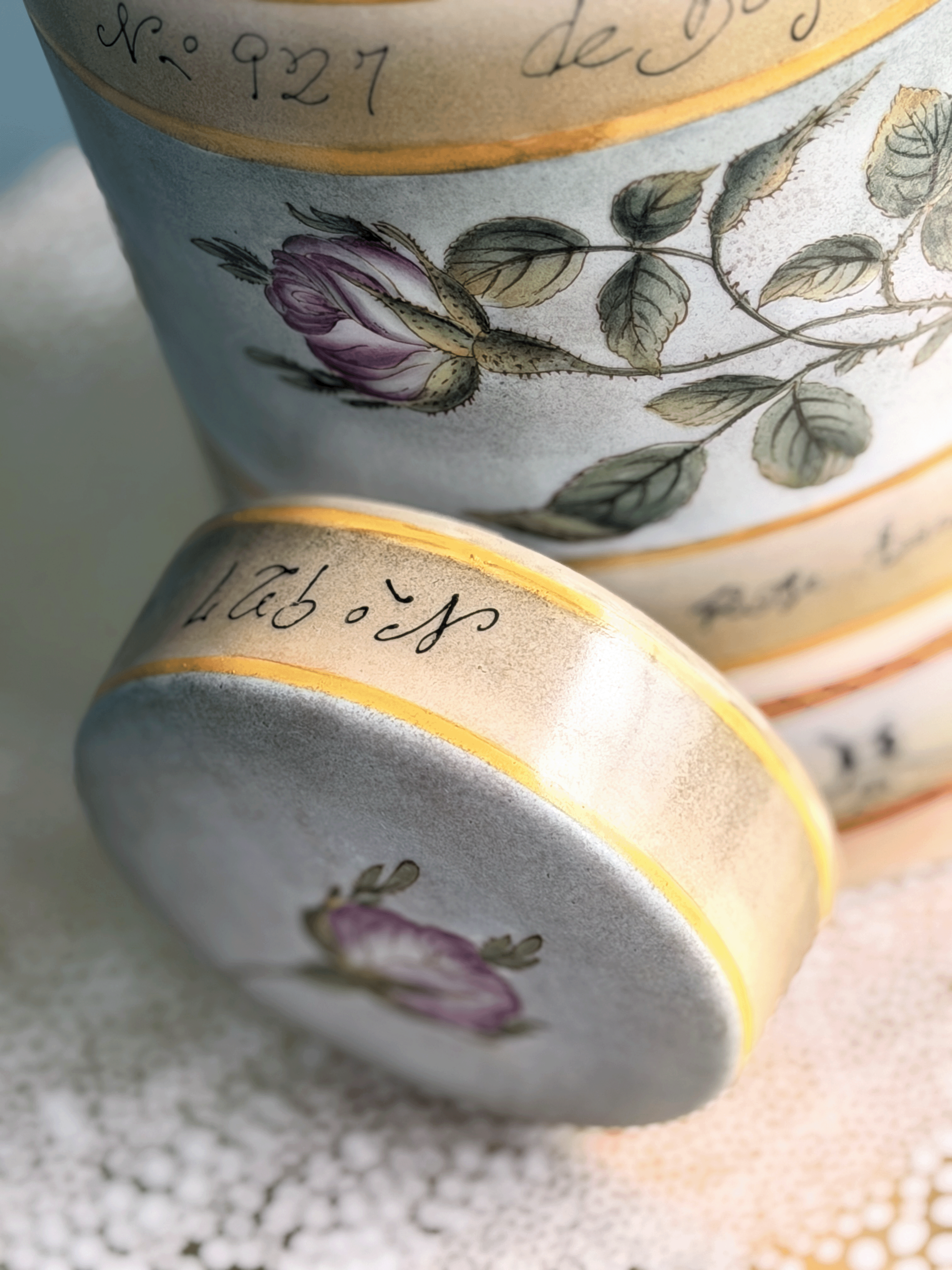 "Roses de Bagatelle" Apothecary Jar