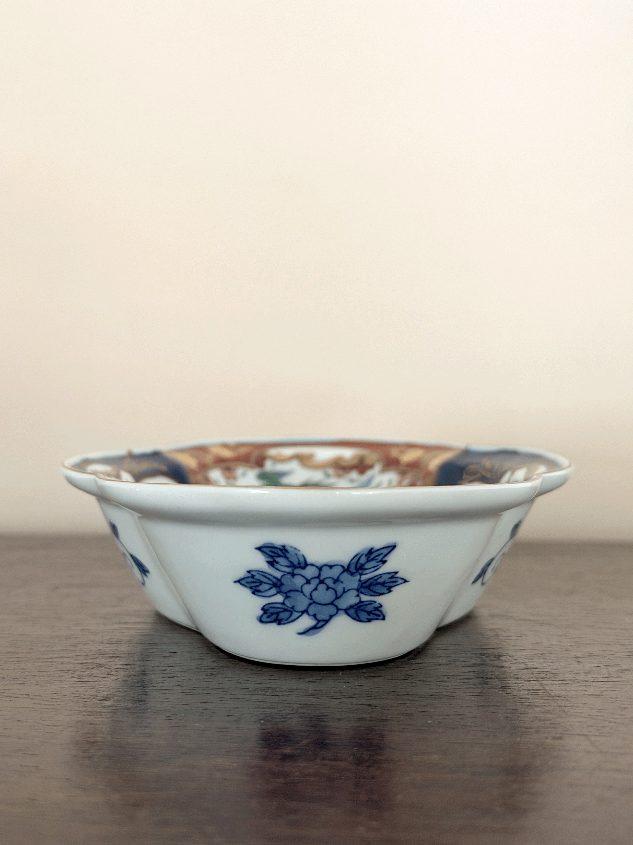 Vintage Japanese Matsuemon Kiln "Gold Imari" Scalloped Porcelain Serving Bowl