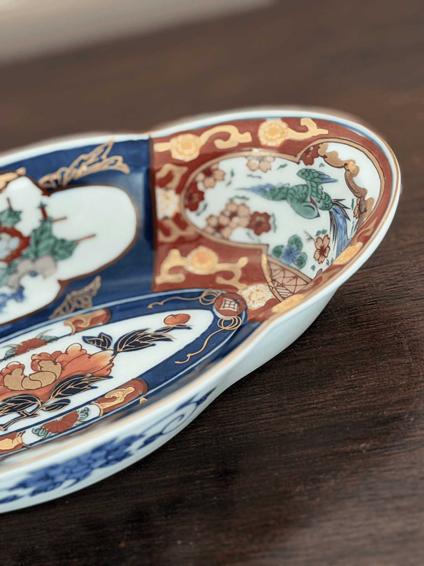 Vintage Japanese Matsuemon Kiln "Gold Imari" Scalloped Porcelain Serving Bowl