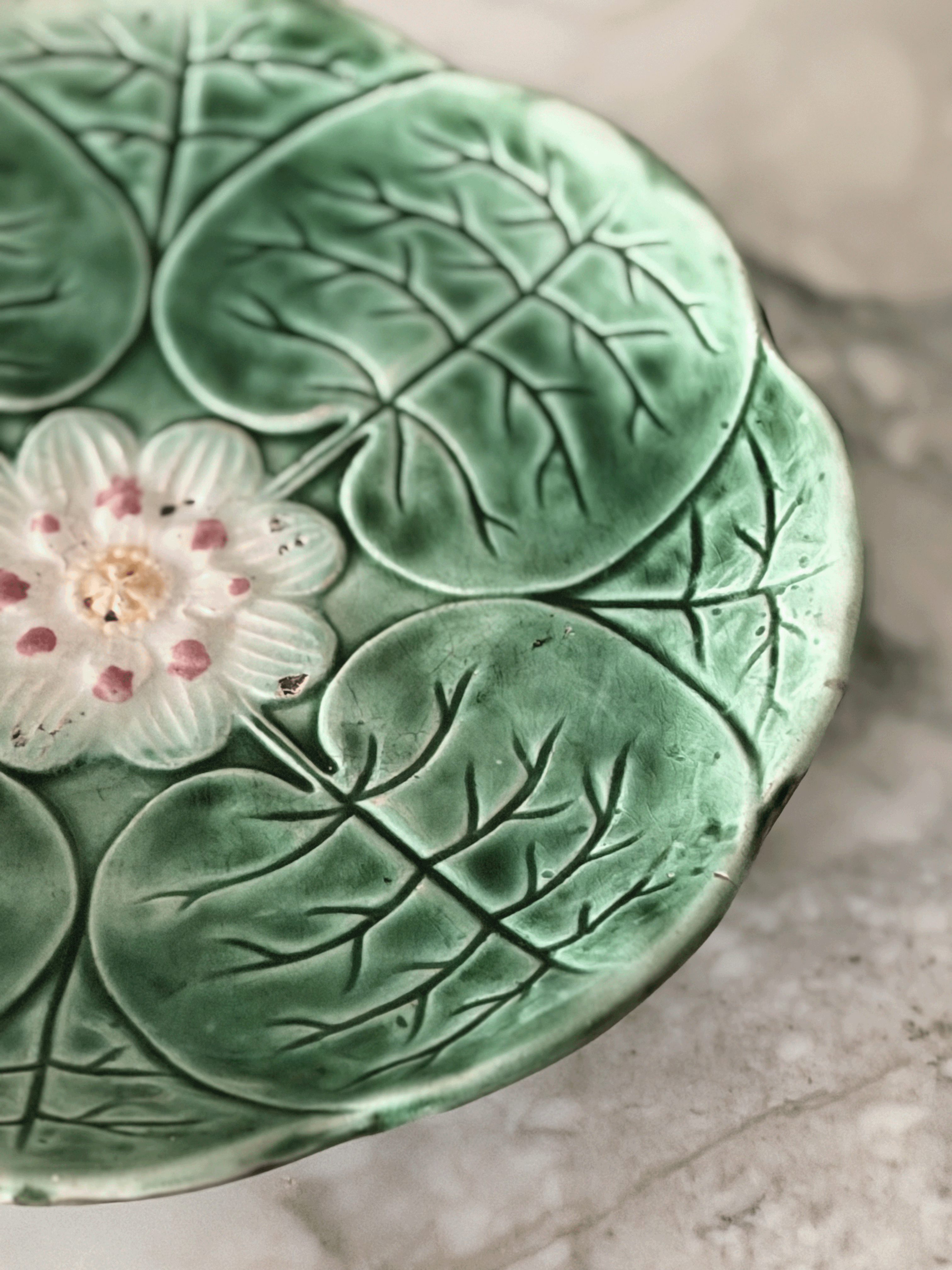Majolica Waterlily Cake Stand