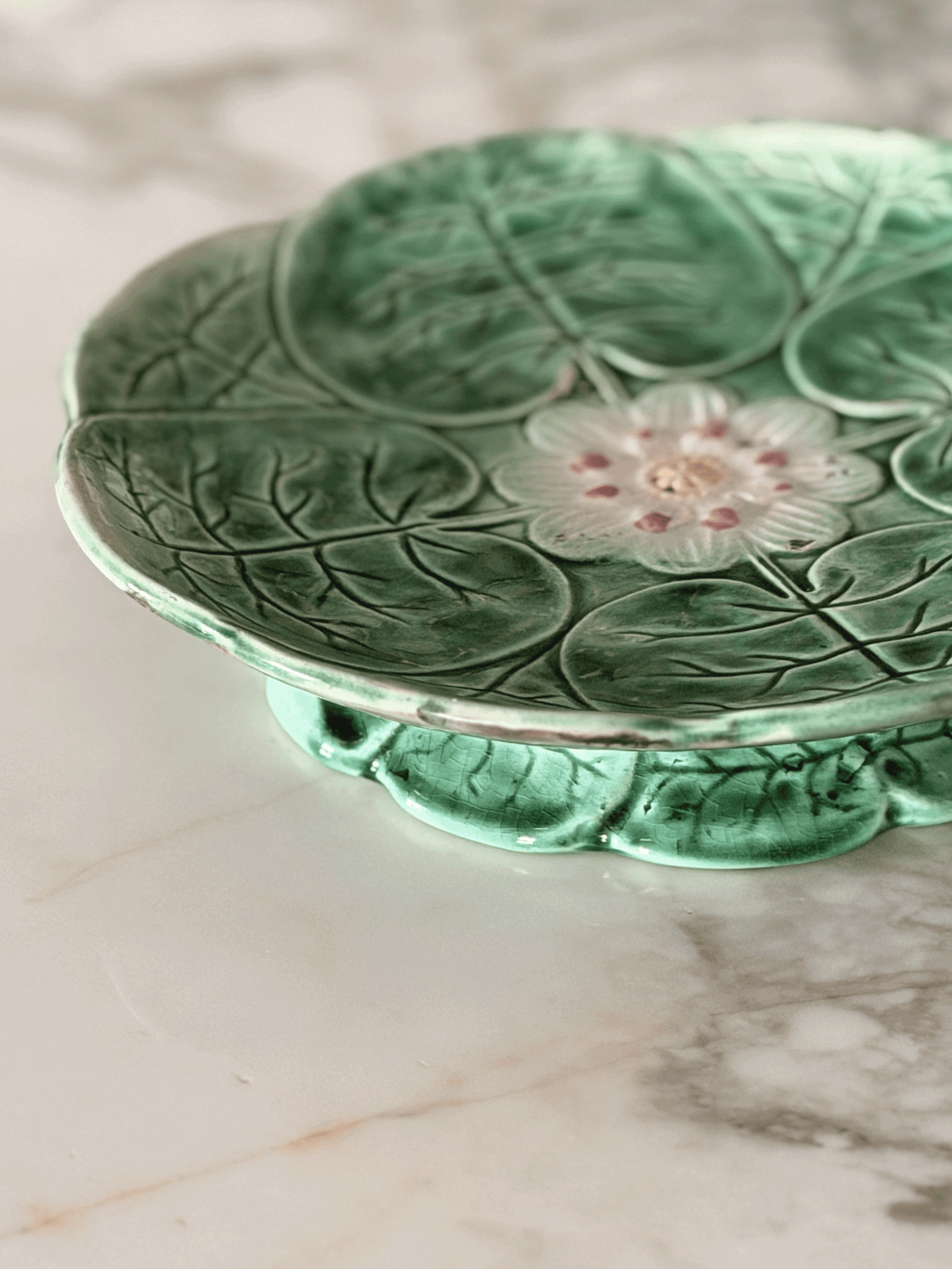 Majolica Waterlily Cake Stand