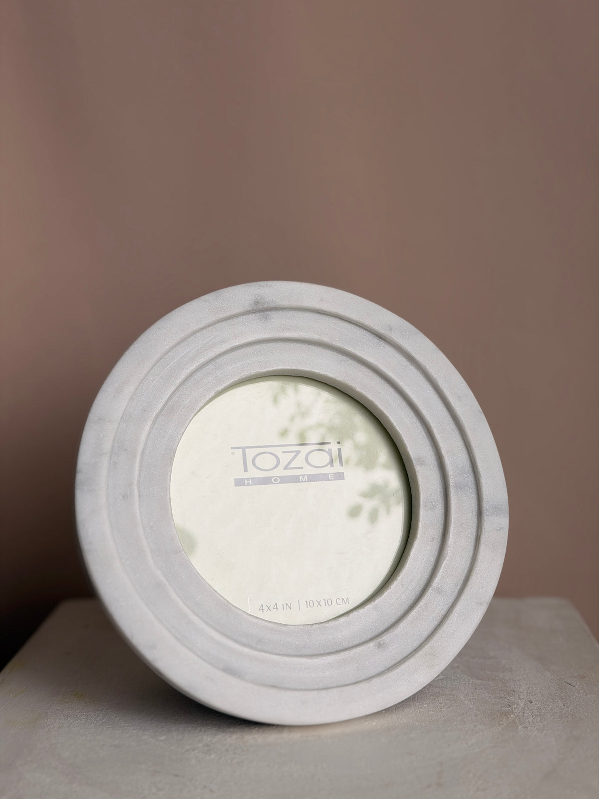 White Stone Round Frame