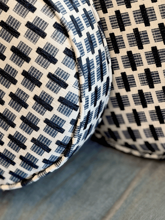 Geometric, Indigo – Round Throw Pillow
