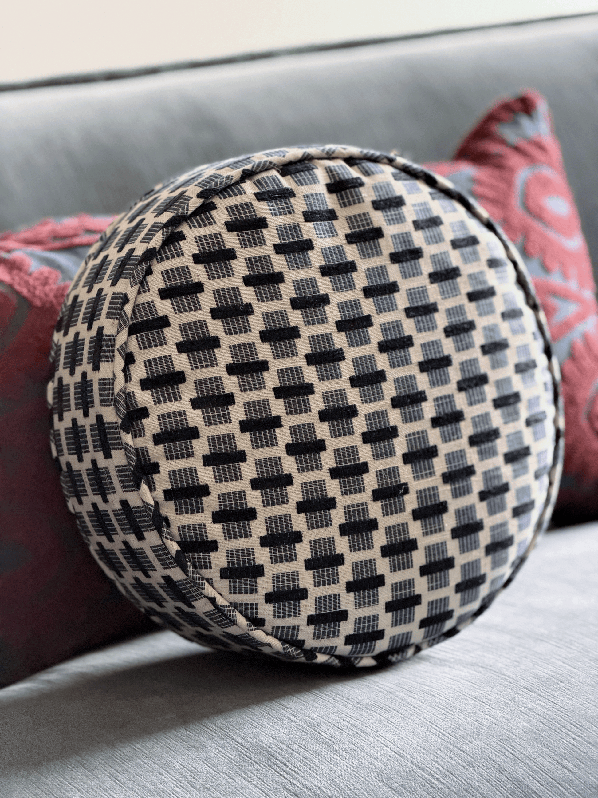 Geometric, Indigo – Round Throw Pillow