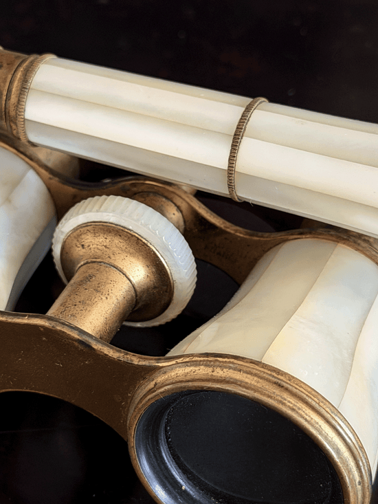 Le Maire Fabit, Paris, Mother of Pearl Opera Glasses